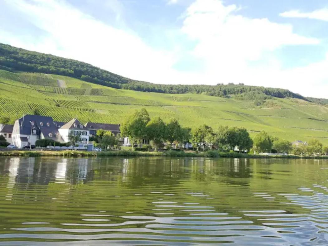 The Old Gemeinde House By The Mosel River Brauneberg Exterior foto