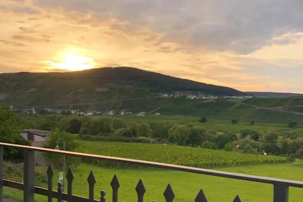 The Old Gemeinde House By The Mosel River Brauneberg Exterior foto